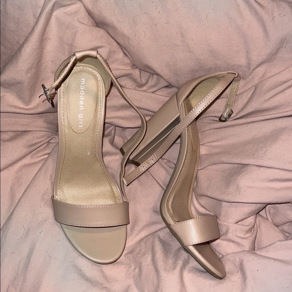 Madden Girl. 7.5 Nude